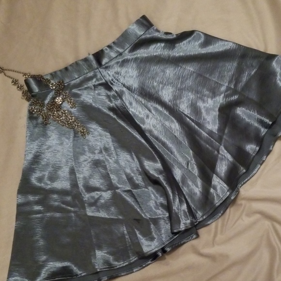 Silence + Noise Satin Mini Skirt NWOT - Picture 3 of 6